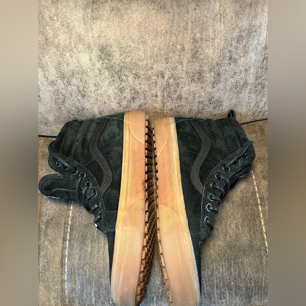 Men’s Vans Sk8-Hi MTE Black & Gum Suede Shoes - Picture 4 of 8